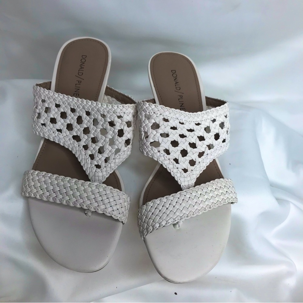 DONALD J. PLINER White Woven Leather Sandal